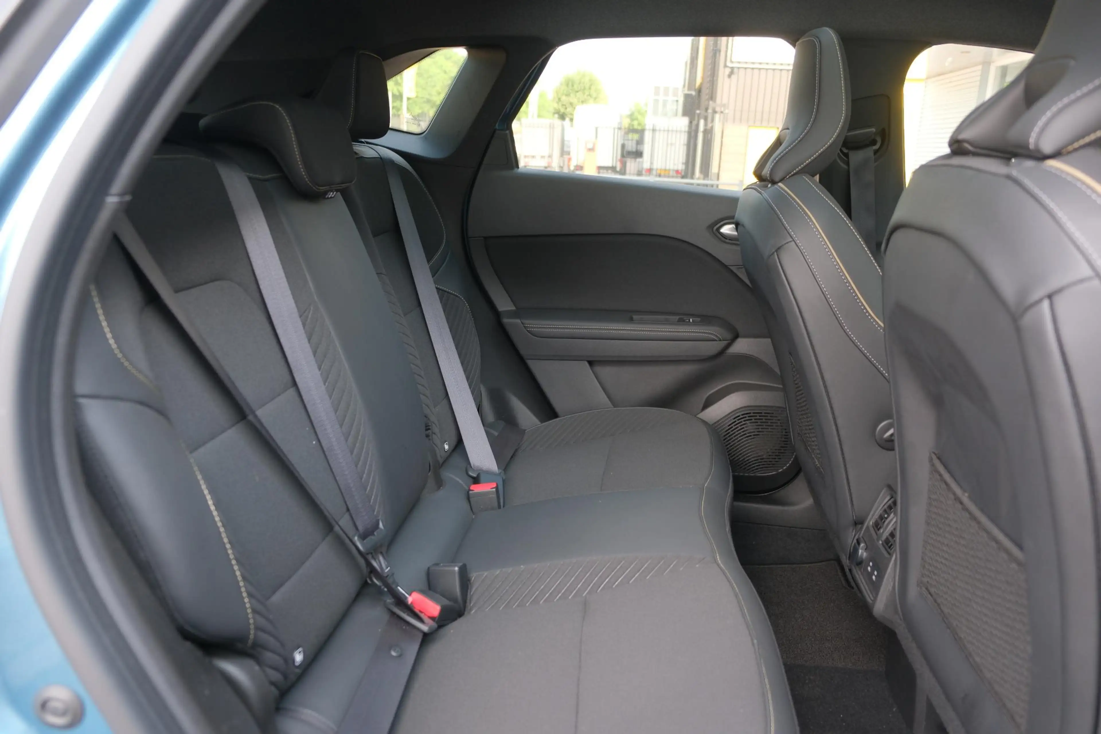 Renault Symbioz 1.6 E-Tech full hybrid 145pk iconic | Solarbay Pan — photo 10