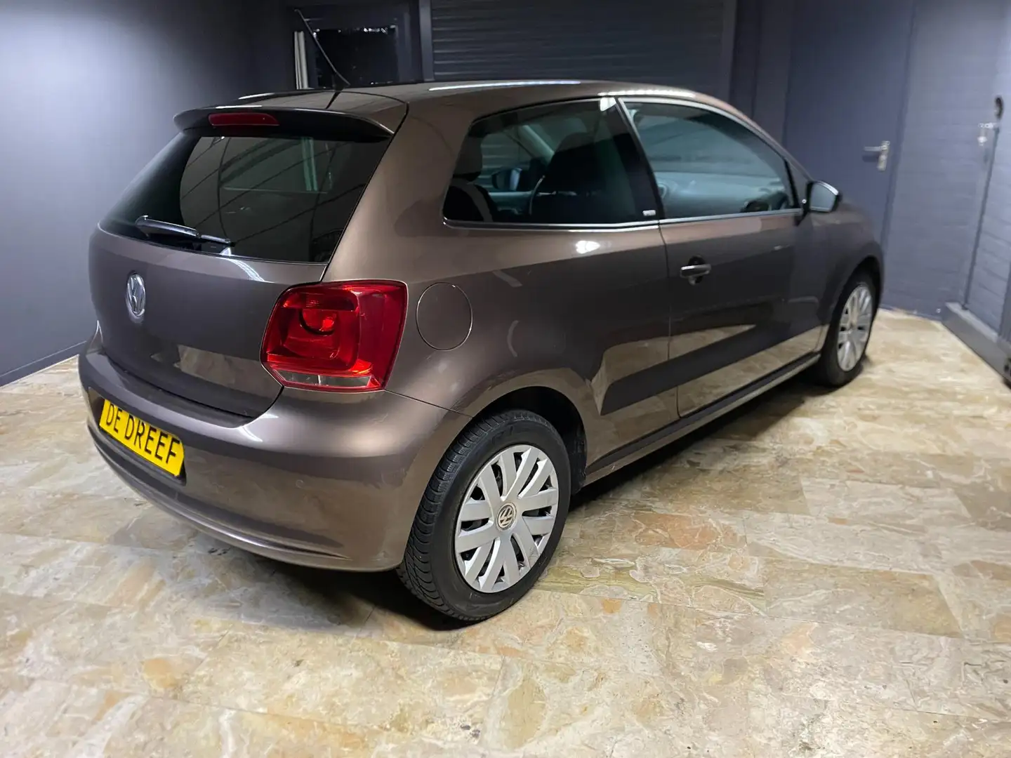 Volkswagen Polo 1.2 TSI Comfort Edition Pdc Cruis Con Airco Bruin - 2