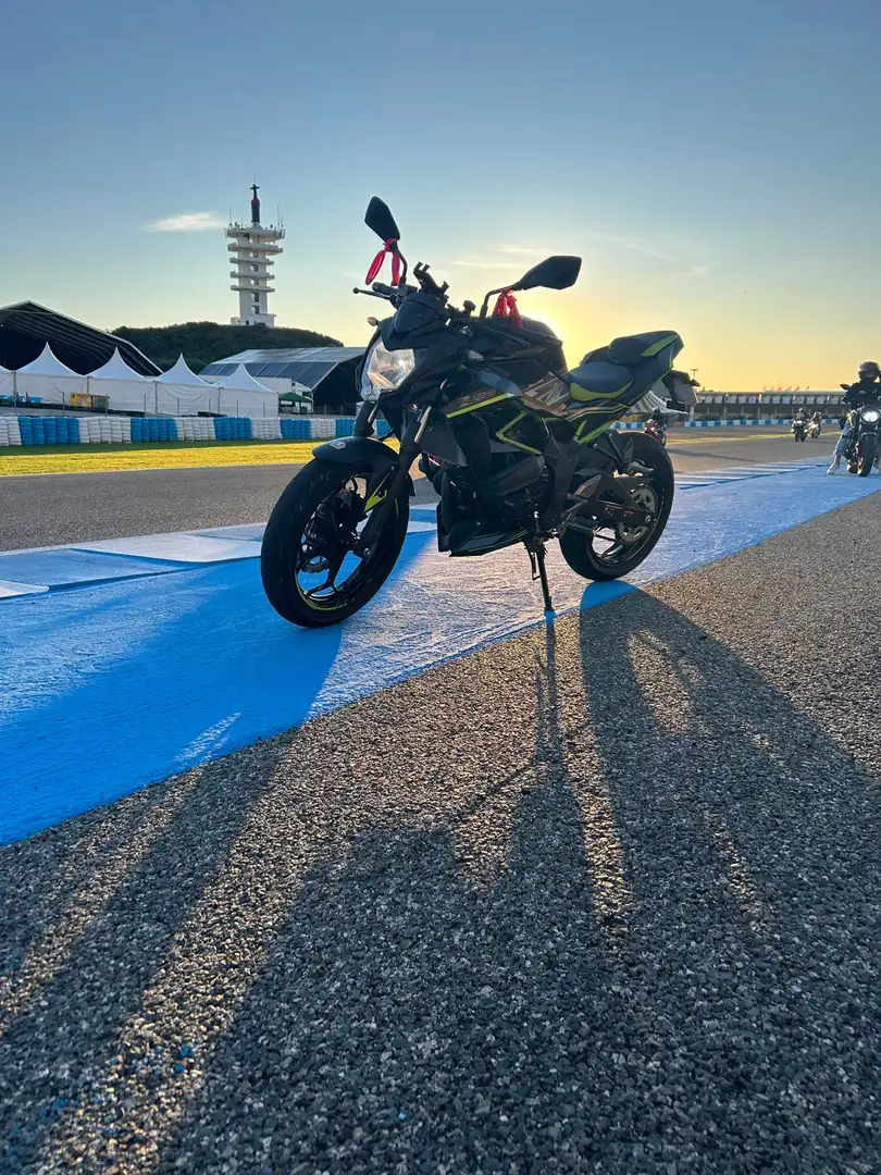 Kawasaki Z 125 Negro - 2