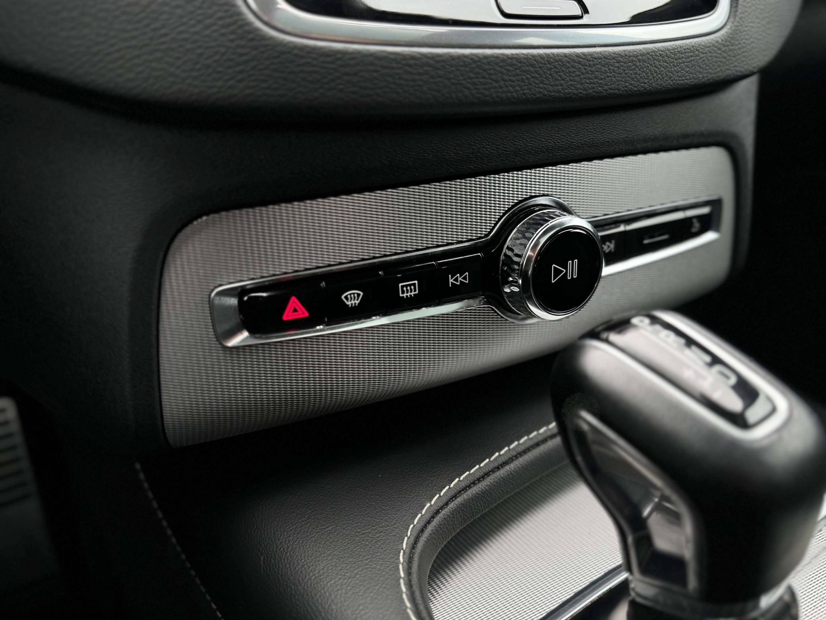 2021 Volvo XC90 T6 AWD R-Design 7-Seater thumb 30