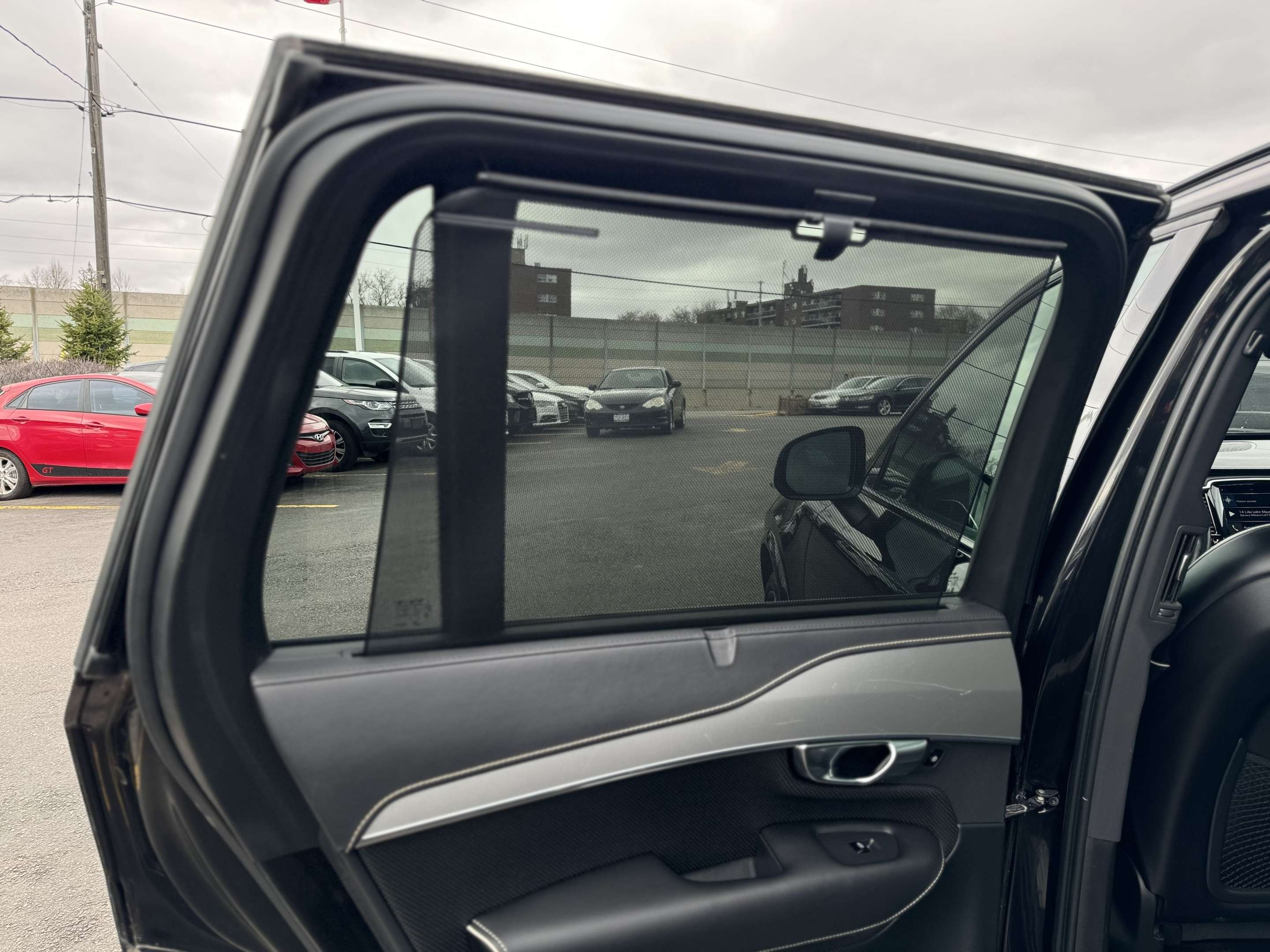 2021 Volvo XC90 T6 AWD R-Design 7-Seater thumb 40