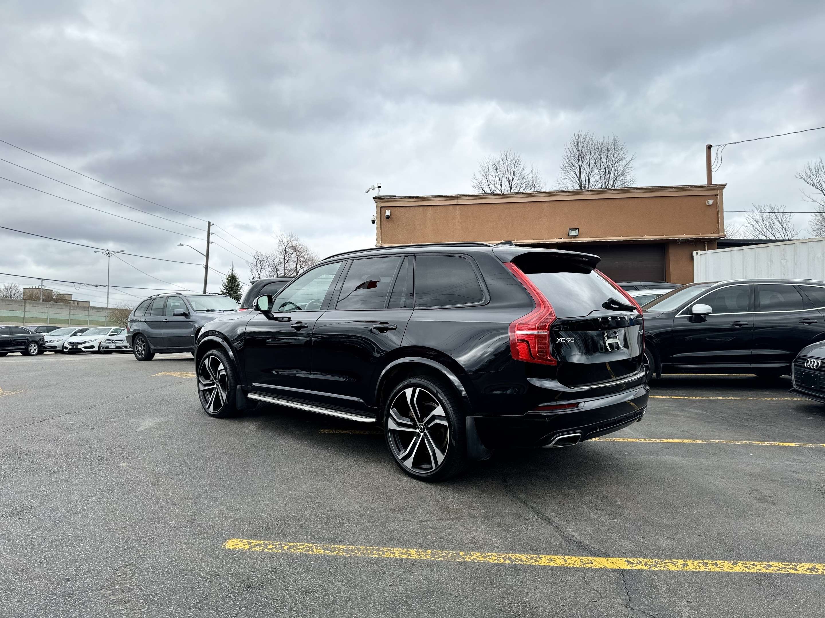 2021 Volvo XC90 T6 AWD R-Design 7-Seater thumb 7