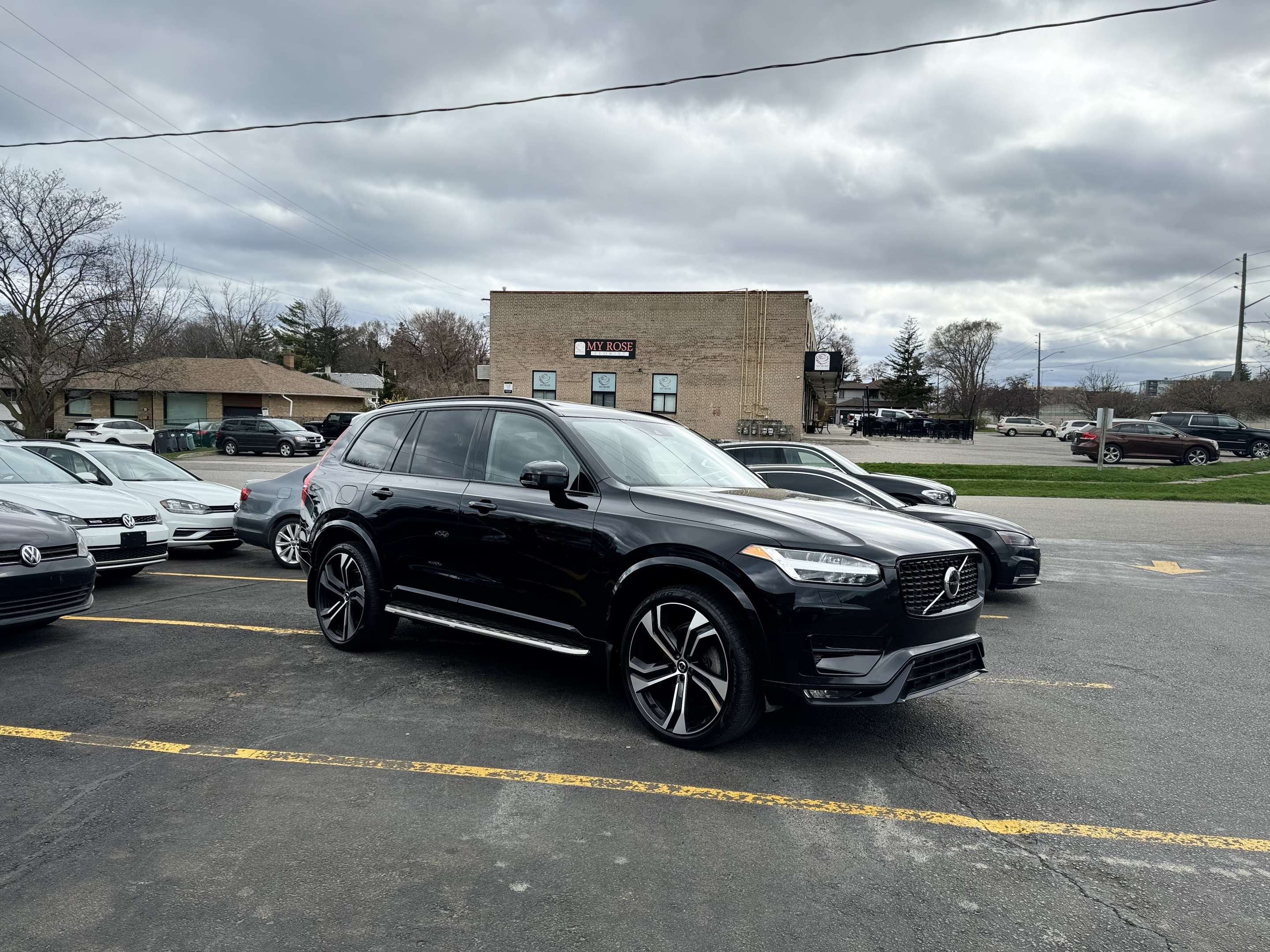 2021 Volvo XC90 T6 AWD R-Design 7-Seater alt 4