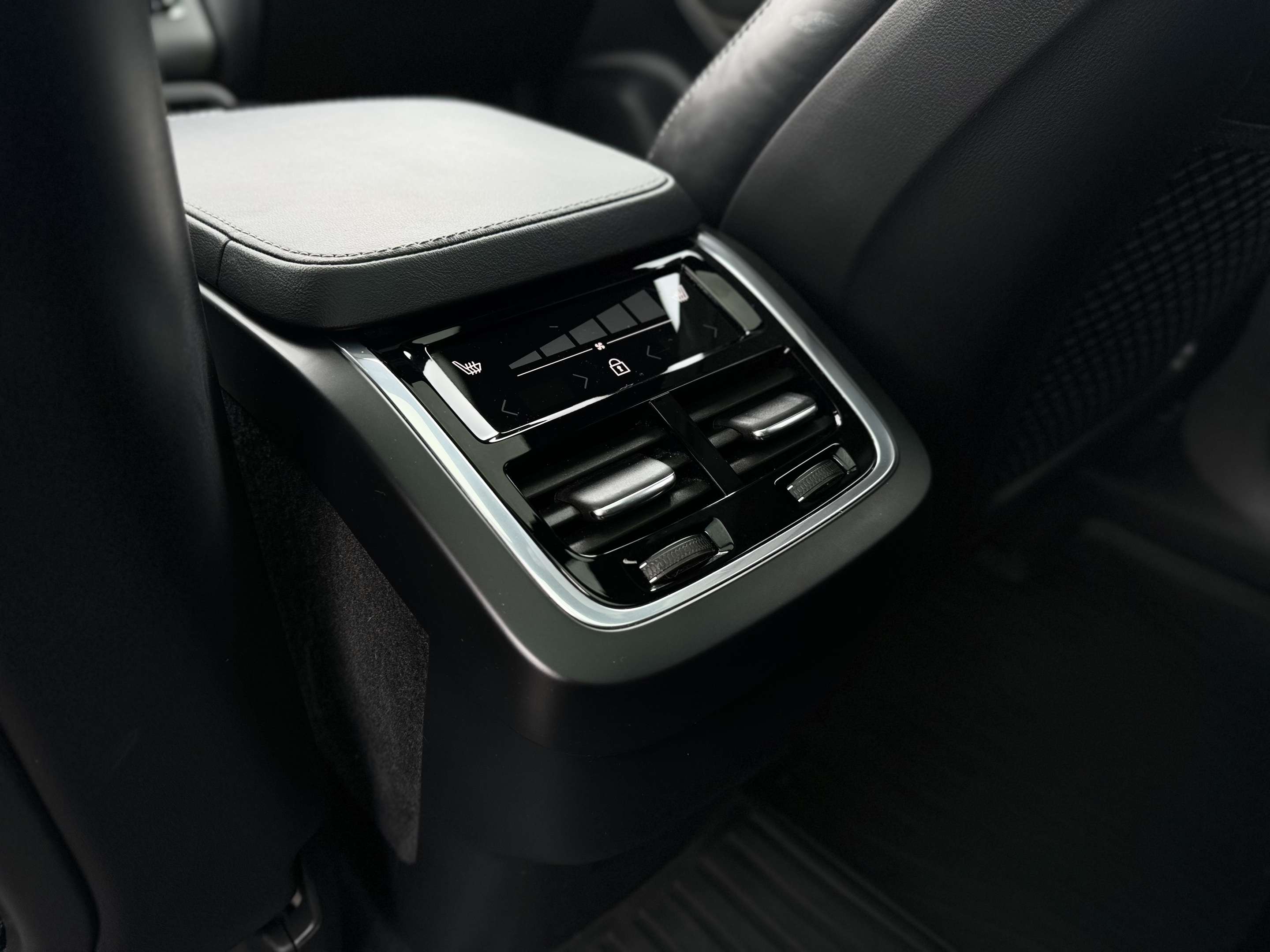 2021 Volvo XC90 T6 AWD R-Design 7-Seater thumb 41