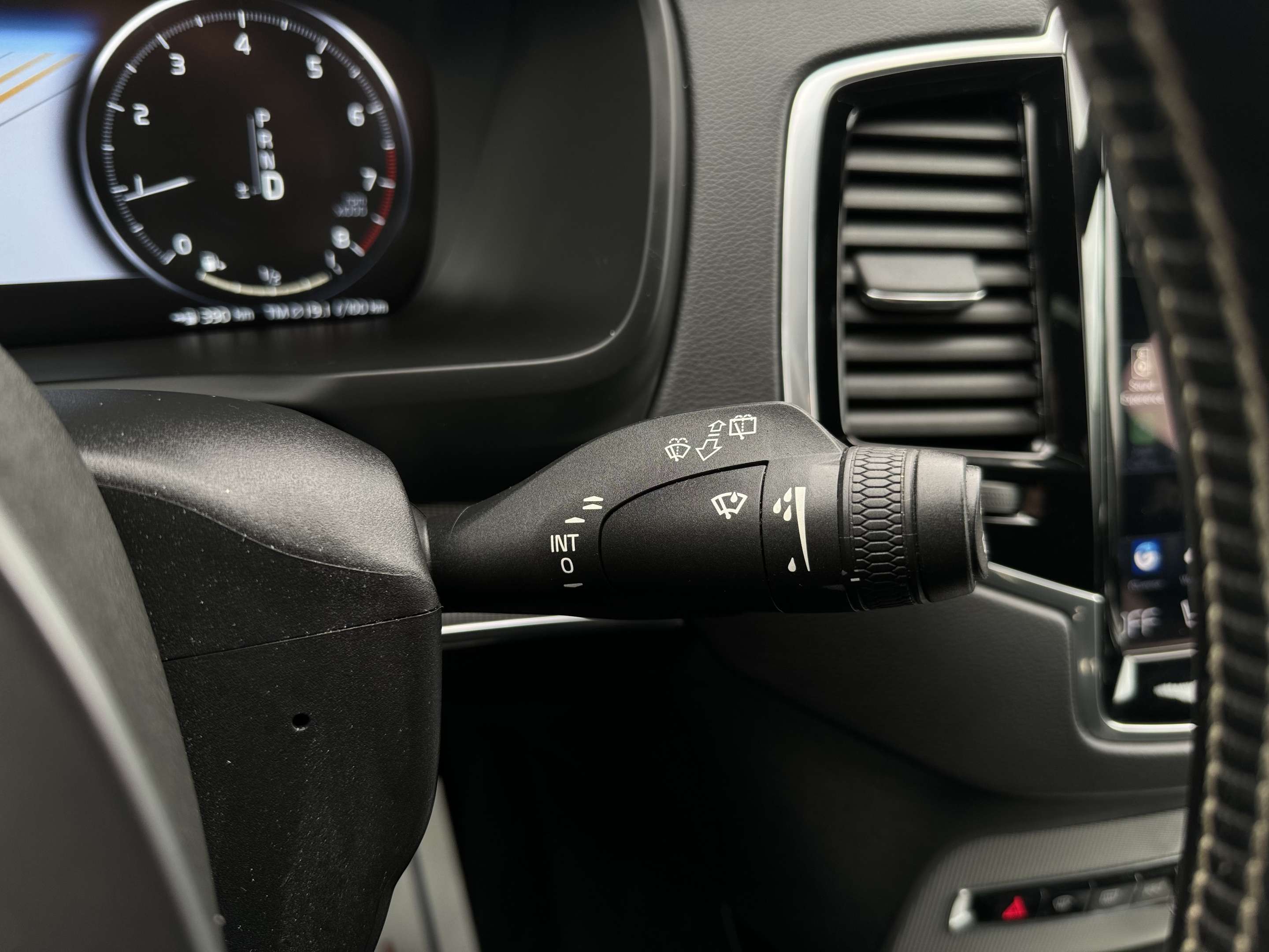 2021 Volvo XC90 T6 AWD R-Design 7-Seater thumb 15