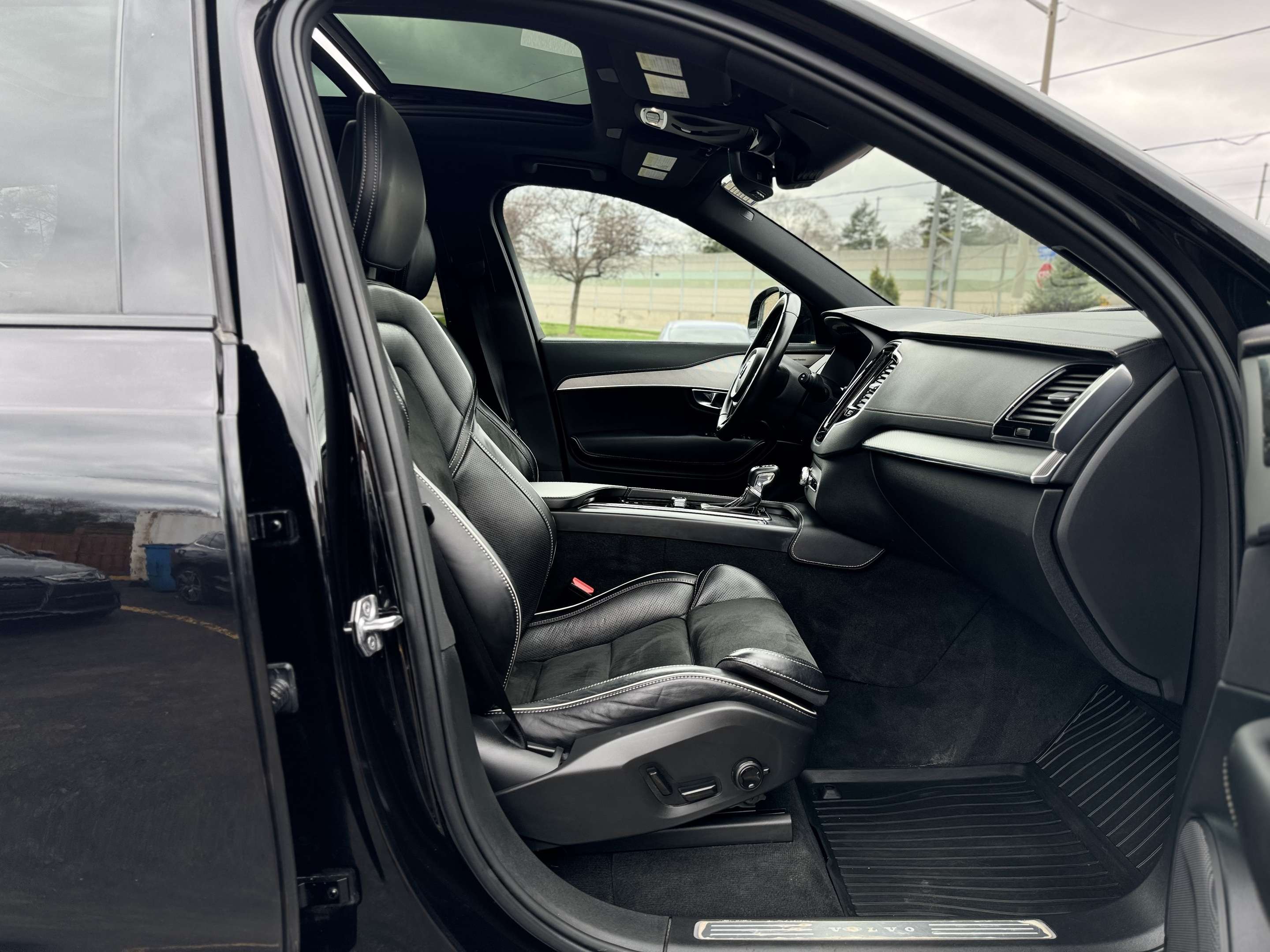 2021 Volvo XC90 T6 AWD R-Design 7-Seater thumb 20