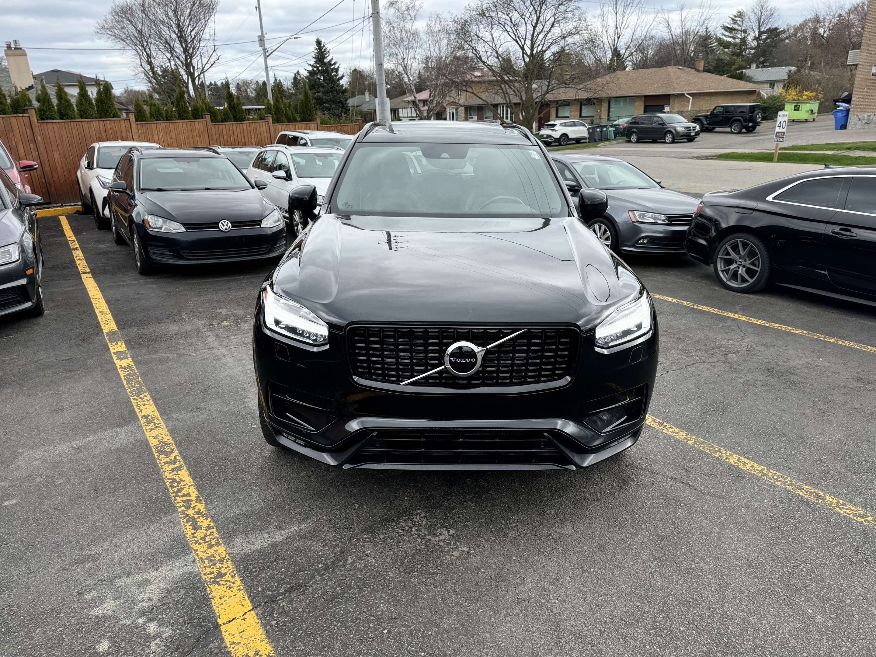2021 Volvo XC90 T6 AWD R-Design 7-Seater alt 3