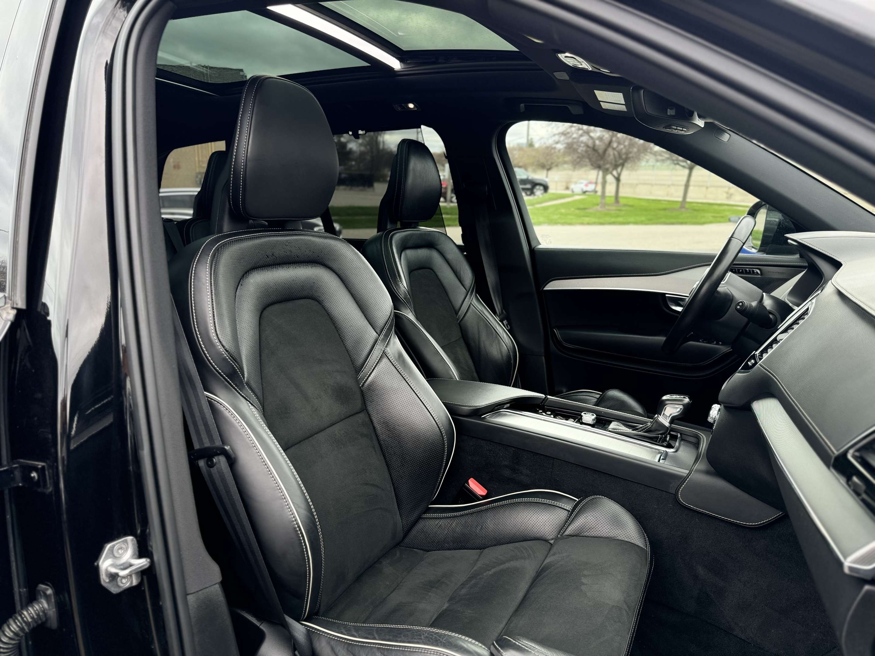 2021 Volvo XC90 T6 AWD R-Design 7-Seater thumb 17