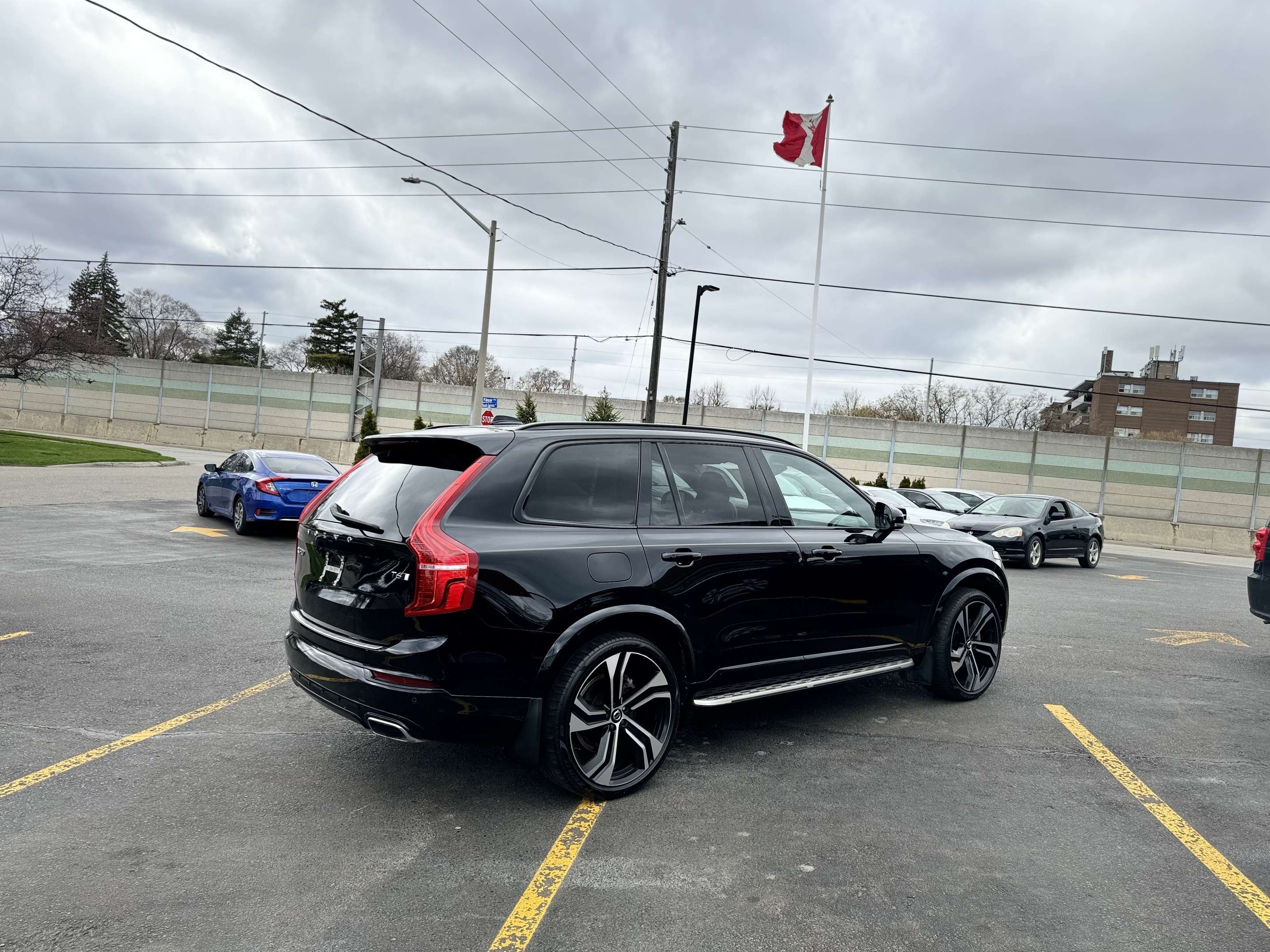 2021 Volvo XC90 T6 AWD R-Design 7-Seater alt 5