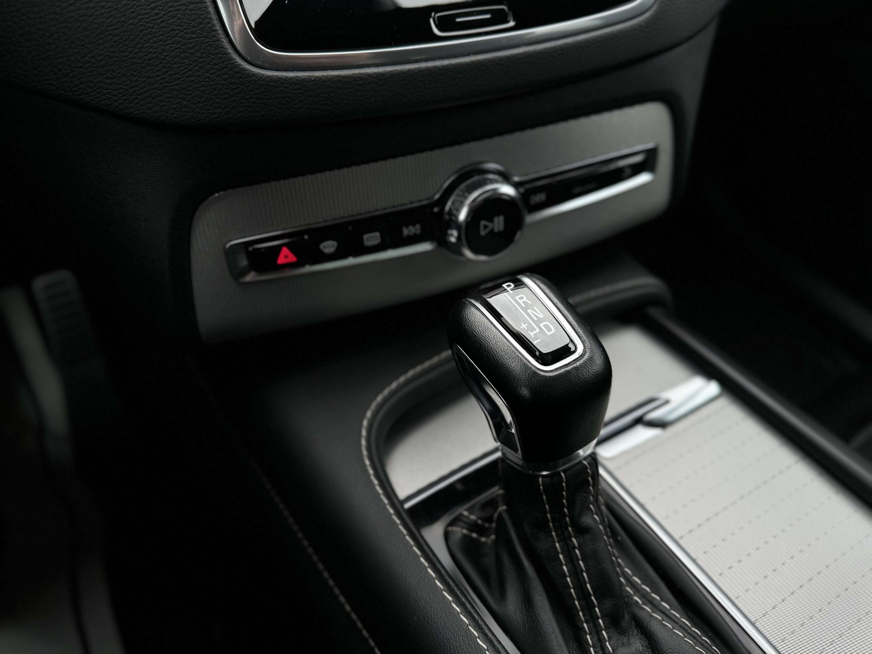 2021 Volvo XC90 T6 AWD R-Design 7-Seater thumb 29