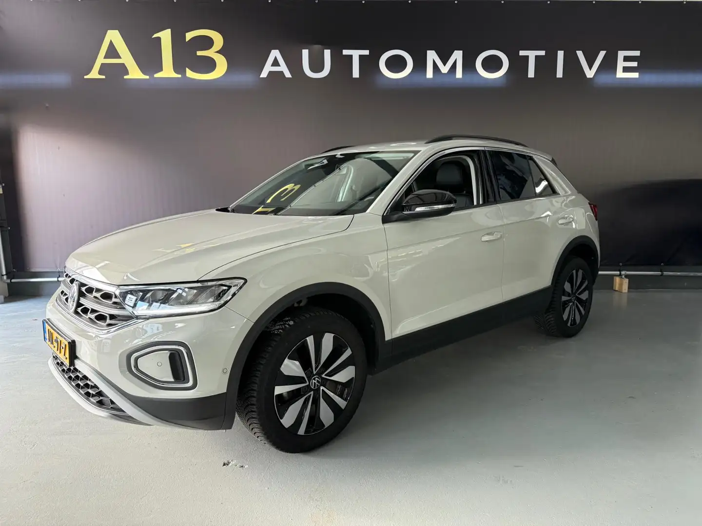 Volkswagen T-Roc 1.5 TSI Life Edition automaat navi camera goal uit Gris - 1