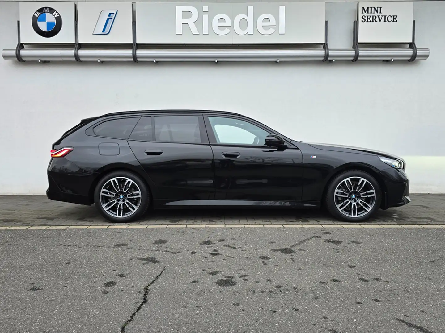 BMW 520 i Touring M Sportpaket*Standhzg*AHK*DA+*Alarm Schwarz - 2