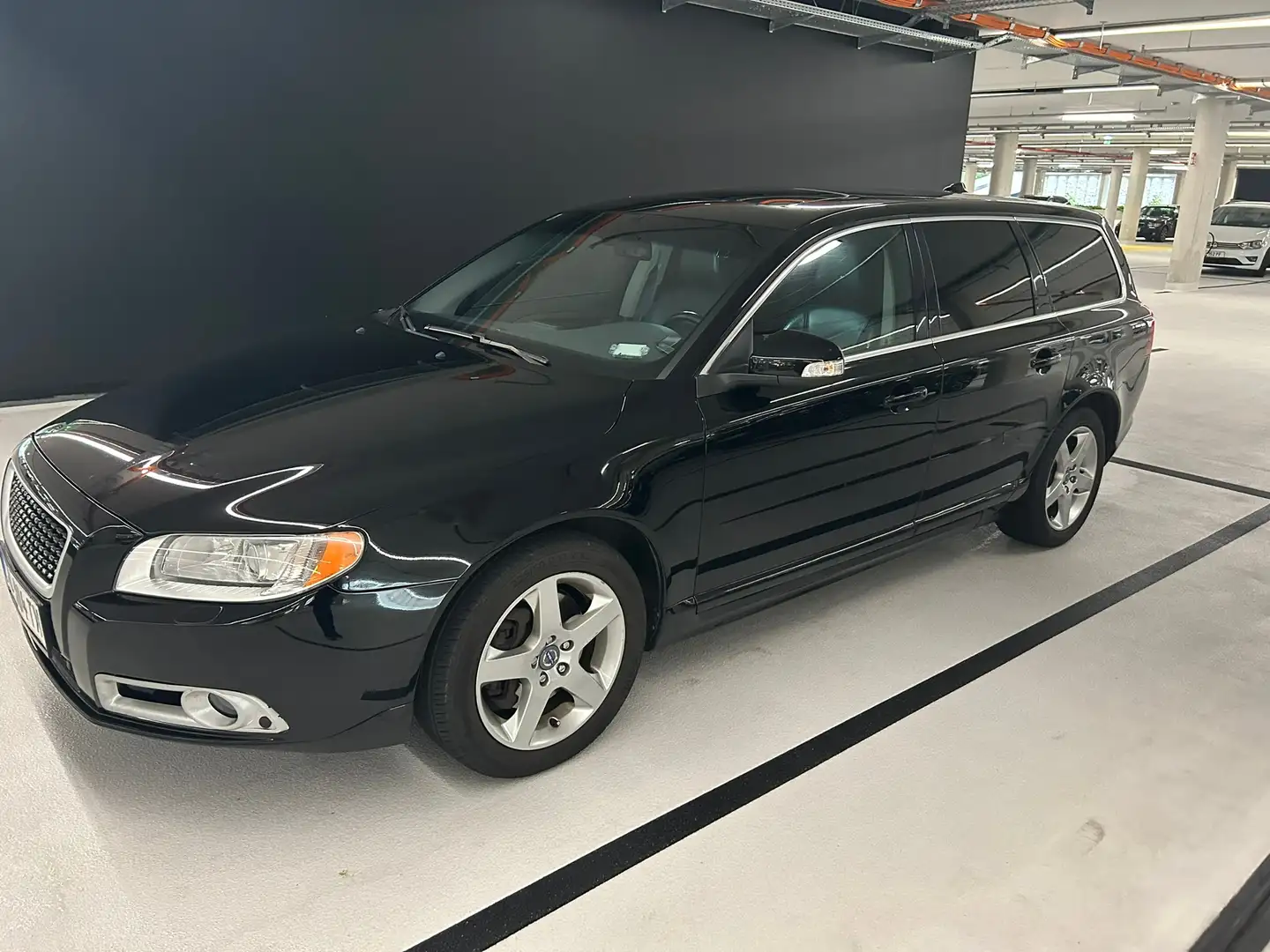 Volvo V70 2.5 FT Schwarz - 2