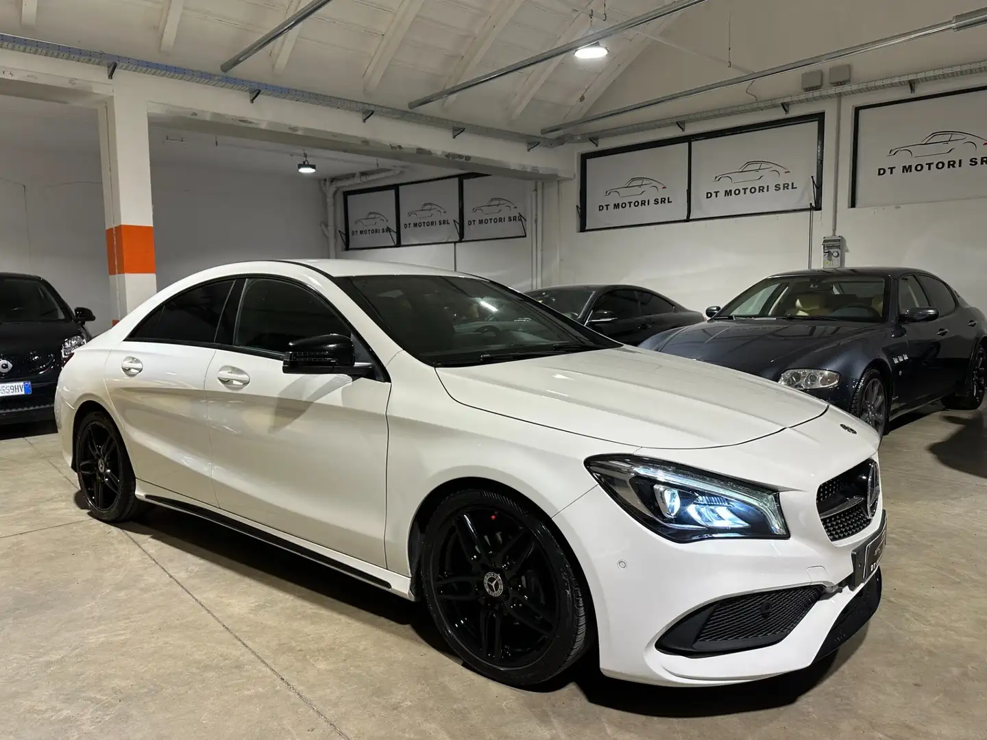 Mercedes-Benz CLA 180 Automatic Premium AMG - AUTO NEOPATENTATI Weiß - 1