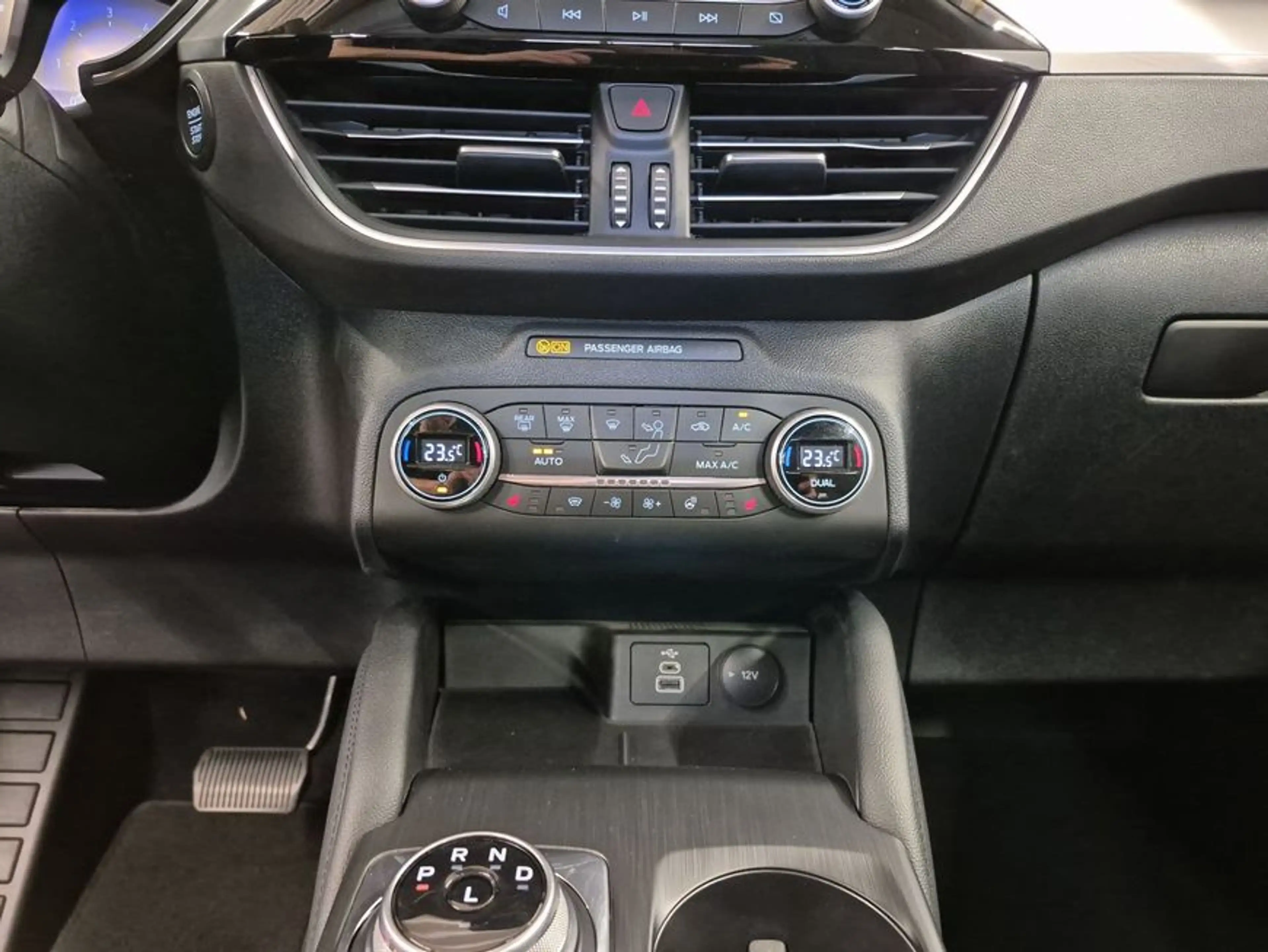Ford Kuga 1.5 EcoBlue Aut. TITANIUM Winter-Paket — photo 14