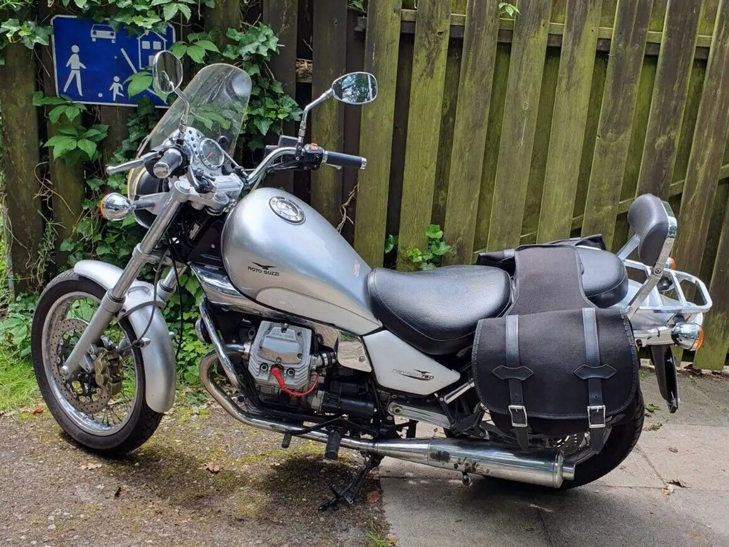 Moto Guzzi Nevada Argent - 2