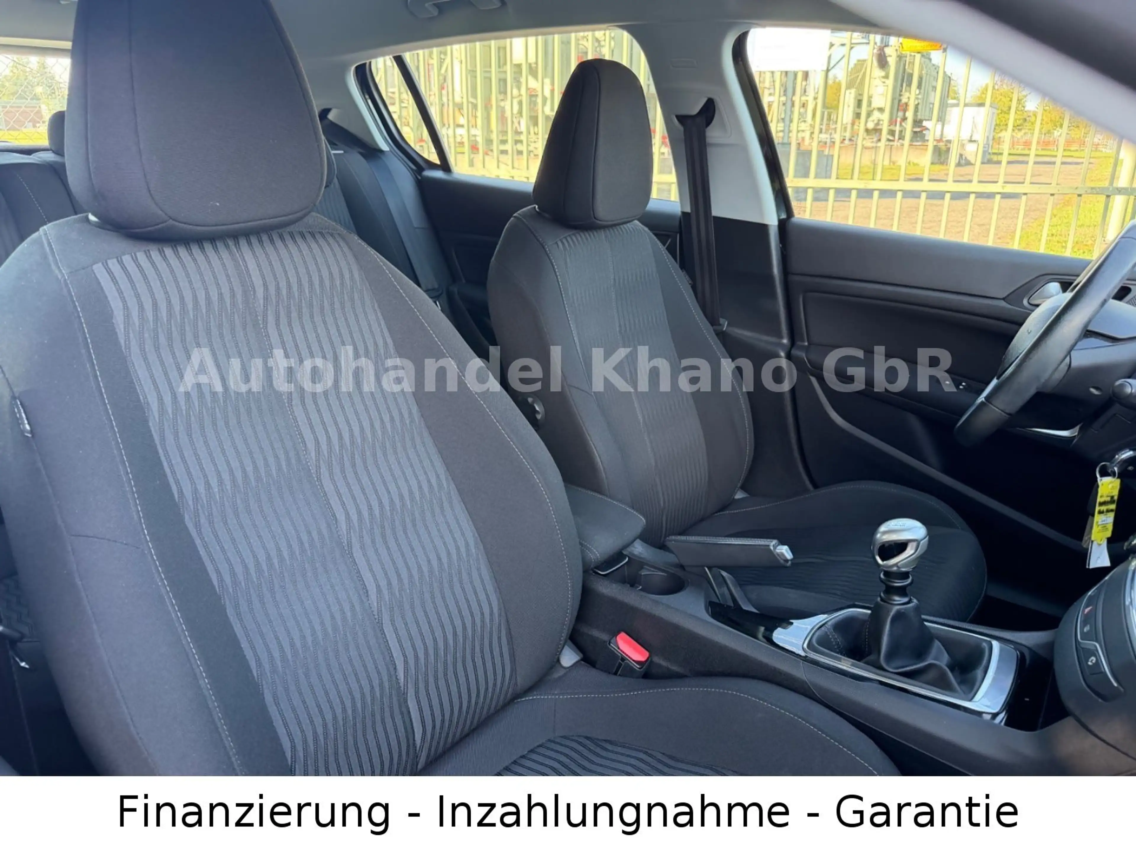 Peugeot 308 Active — photo 10