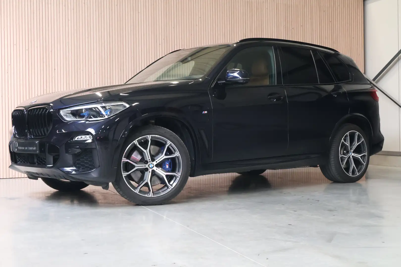 BMW X5 X5 xDrive45e| M-pakket| AHK| HUD| DAB| Pano| ACC Noir - 2
