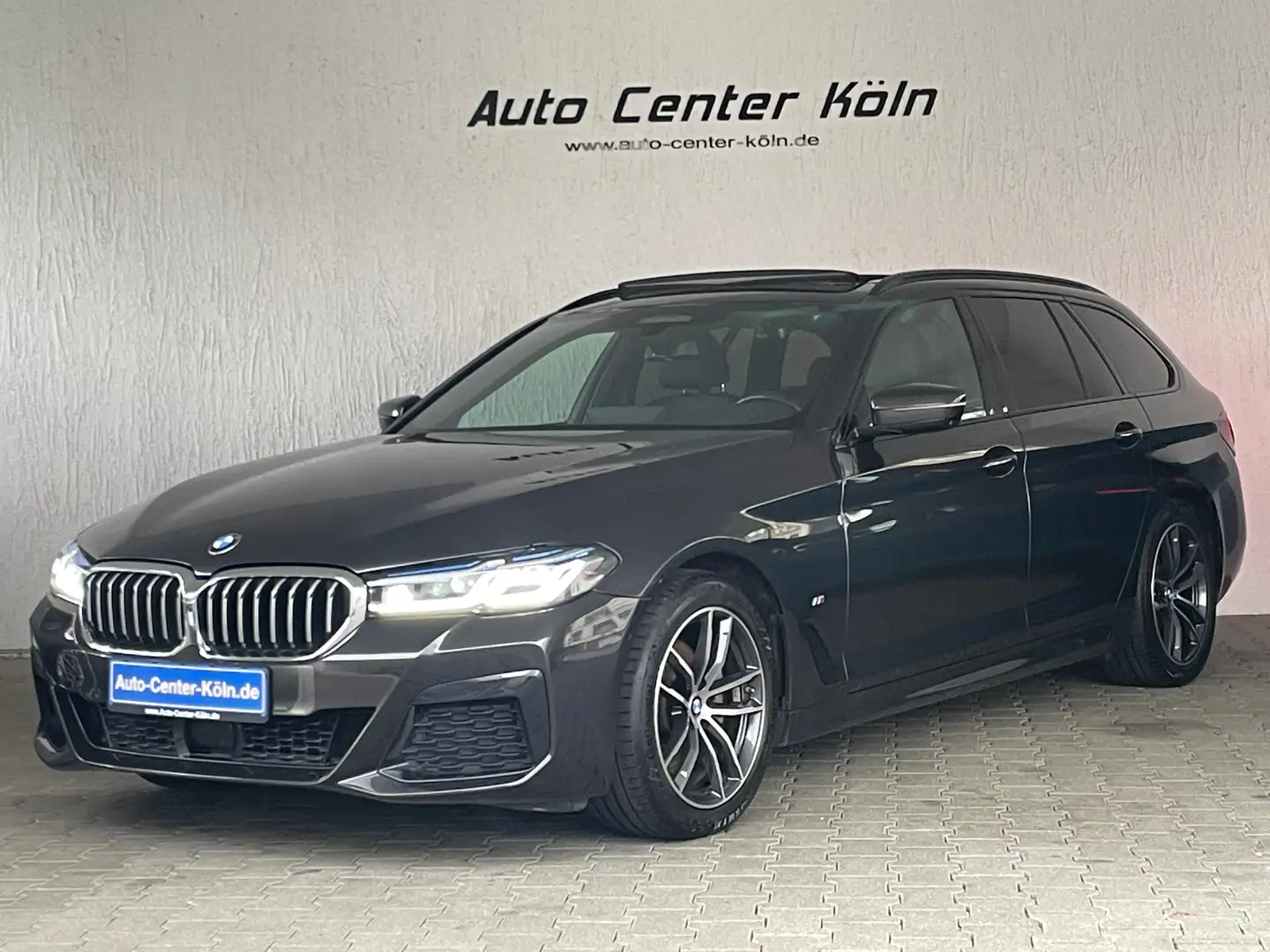 BMW 520 520 d xDrive Touring M Sport*Navi*Laser*AHK* Grau - 1