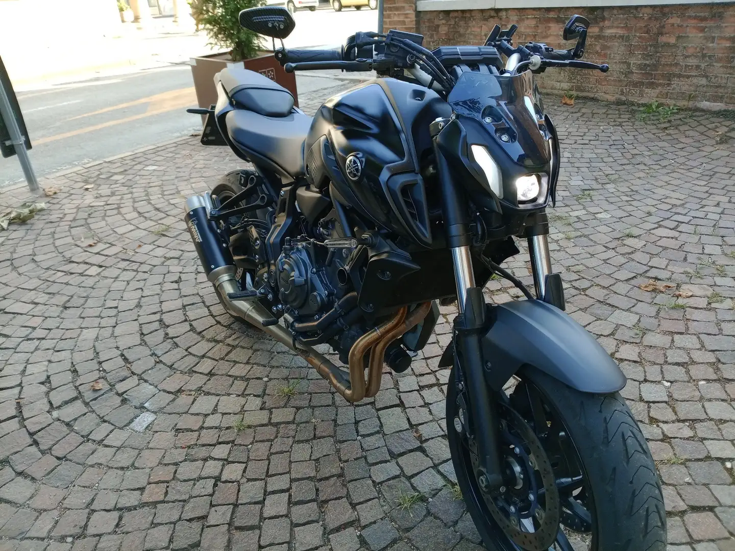 Yamaha MT-07 Nero - 2