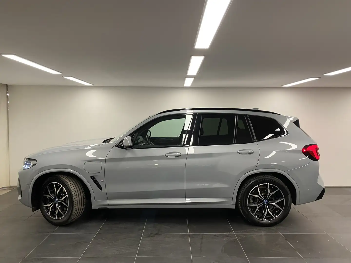 BMW X3 xDrive30e M Sportpaket Head-Up HK HiFi DAB Grau - 2