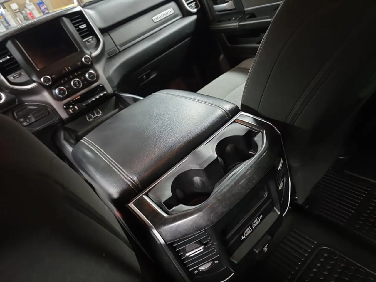 RAM 2500 снимка RAM 2500