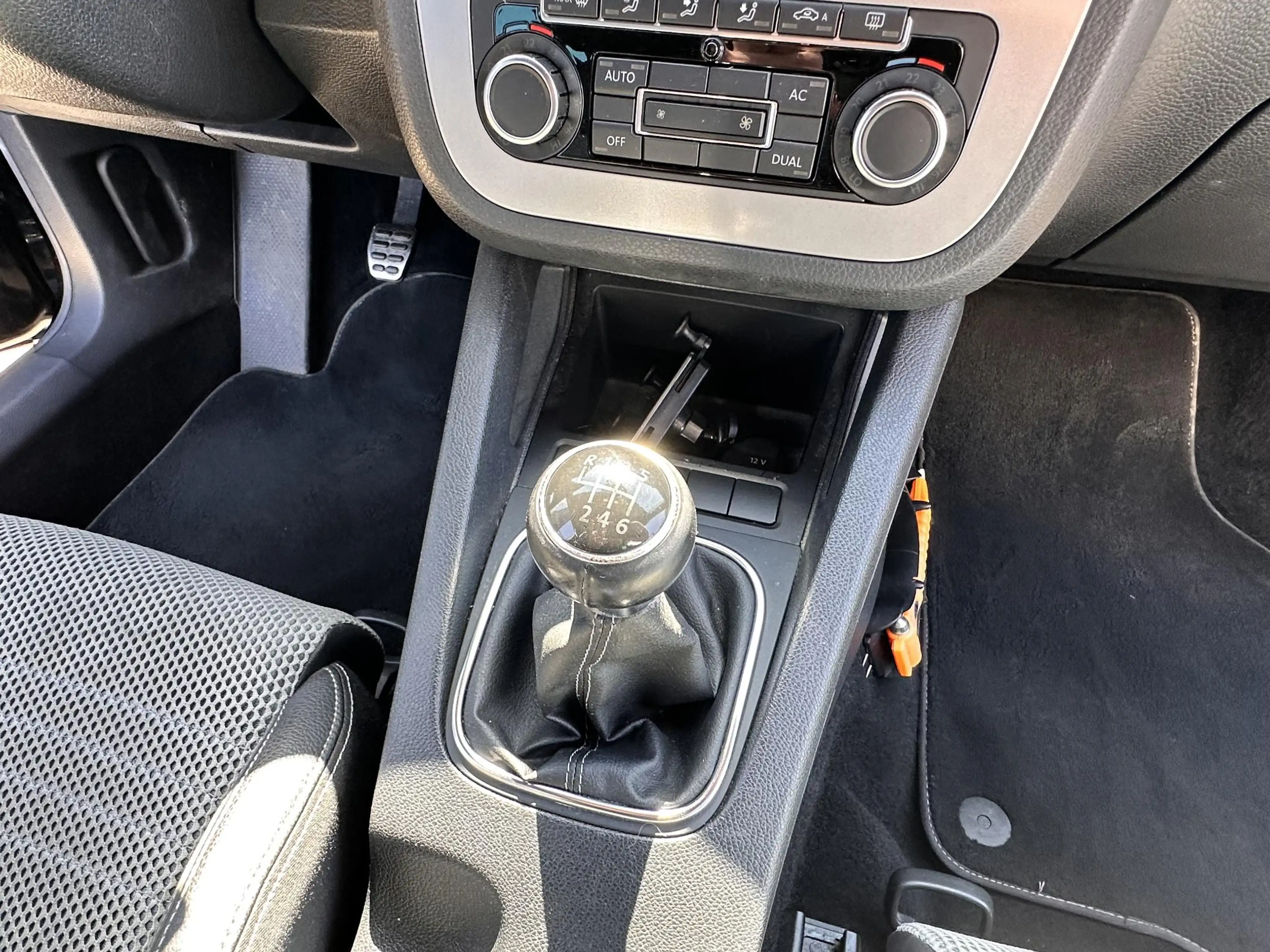 Volkswagen Scirocco 1.4 TSI Highline — photo 11