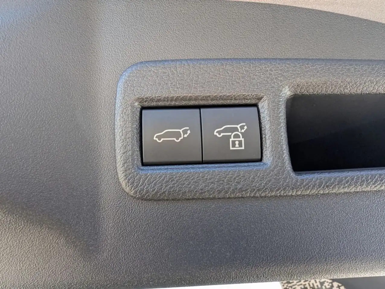Toyota bZ4X AWD Lounge Sky & Sound-P; Vollausstattung 14