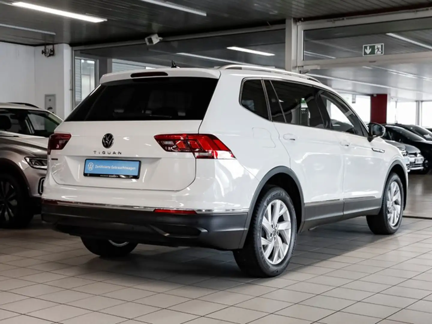 Volkswagen Tiguan Allspace 1,5 TSI DSG Life AHK NaviMedia ACC LED 18Zoll Blanco - 2