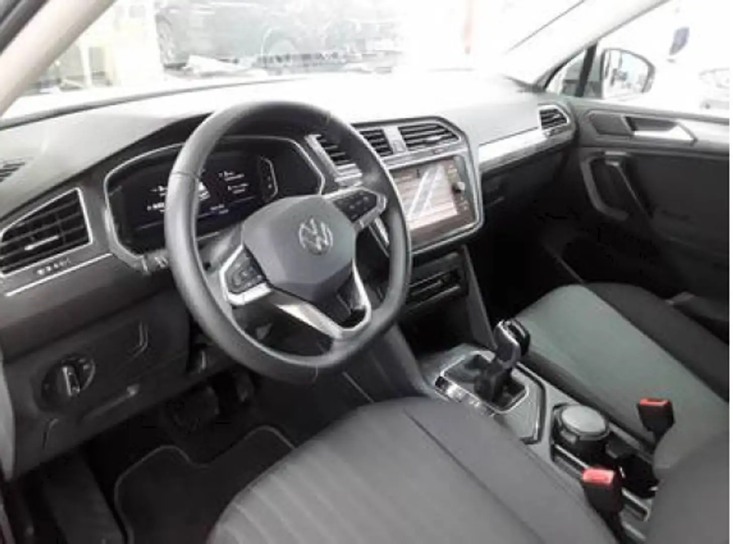 Volkswagen Tiguan Allspace 1,5 TSI DSG Life AHK NaviMedia ACC LED 18Zoll Weiß - 2