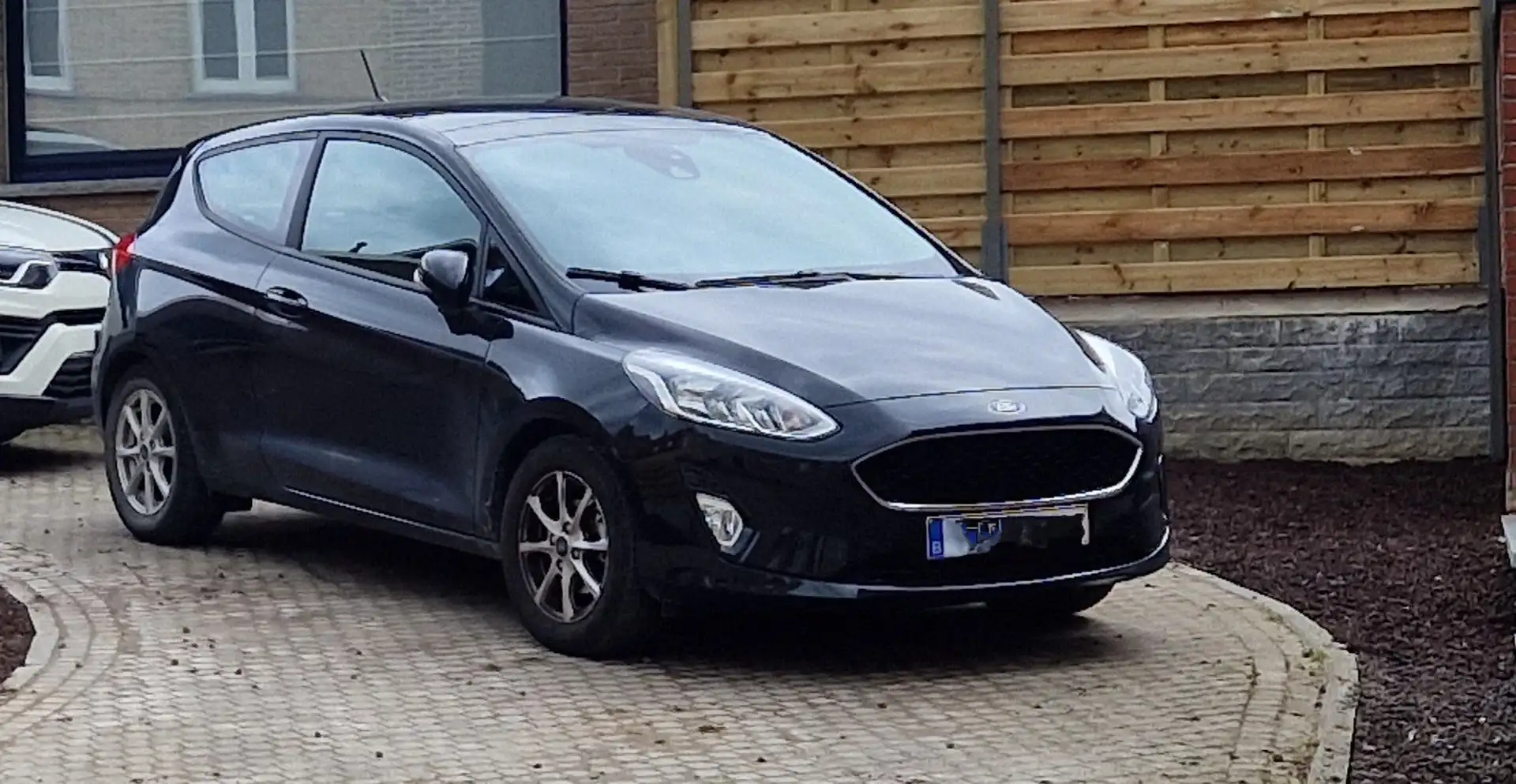 Ford Fiesta Fiesta 1.1 TREND Zwart - 1
