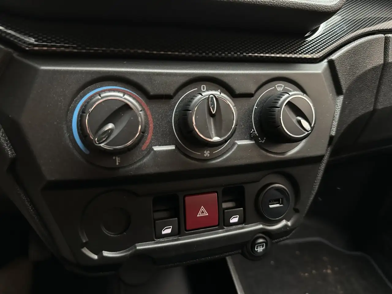 Aixam GTI DEALER [ CARPLAY I CAMERA I DIESEL I VERWARMING ] 26