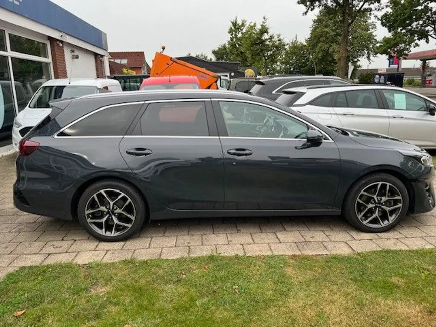 Kia Ceed SW / cee'd SW Cee'd SW 1.6 Hybr. PLATINUM 7 Jahre Werksgar. Gris - 2