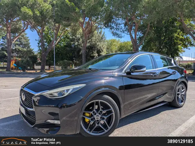 Infiniti Q30 City Black