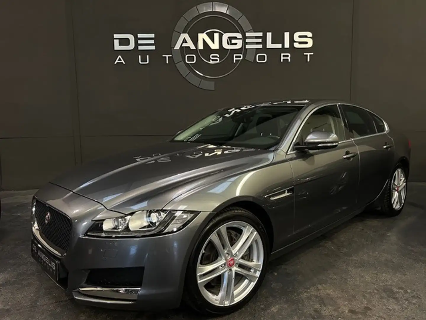 Jaguar XF Prestige Grey - 1