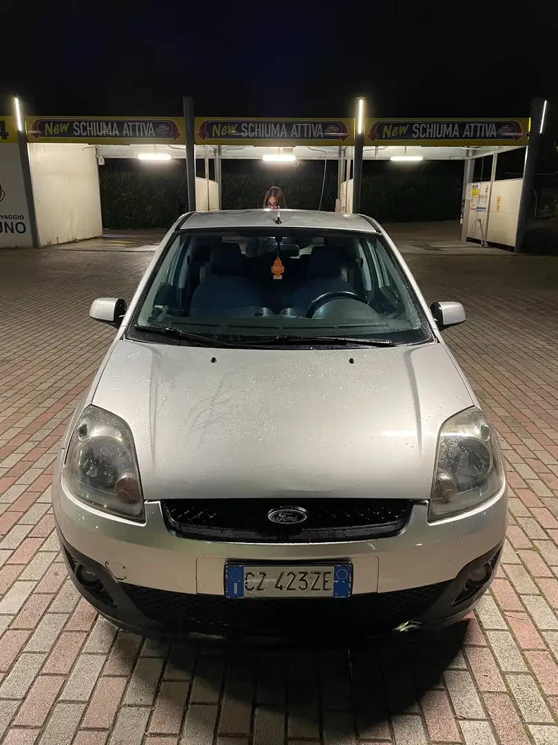 Ford Fiesta Fiesta V 2006 3p 1.4 tdci Ghia Argent - 1