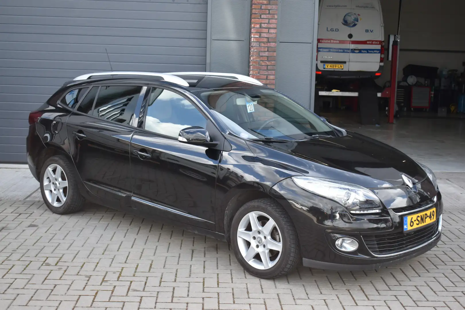 Renault Megane Estate 1.2 TCe Collection StartStop EXPORT ONLY Nero - 1