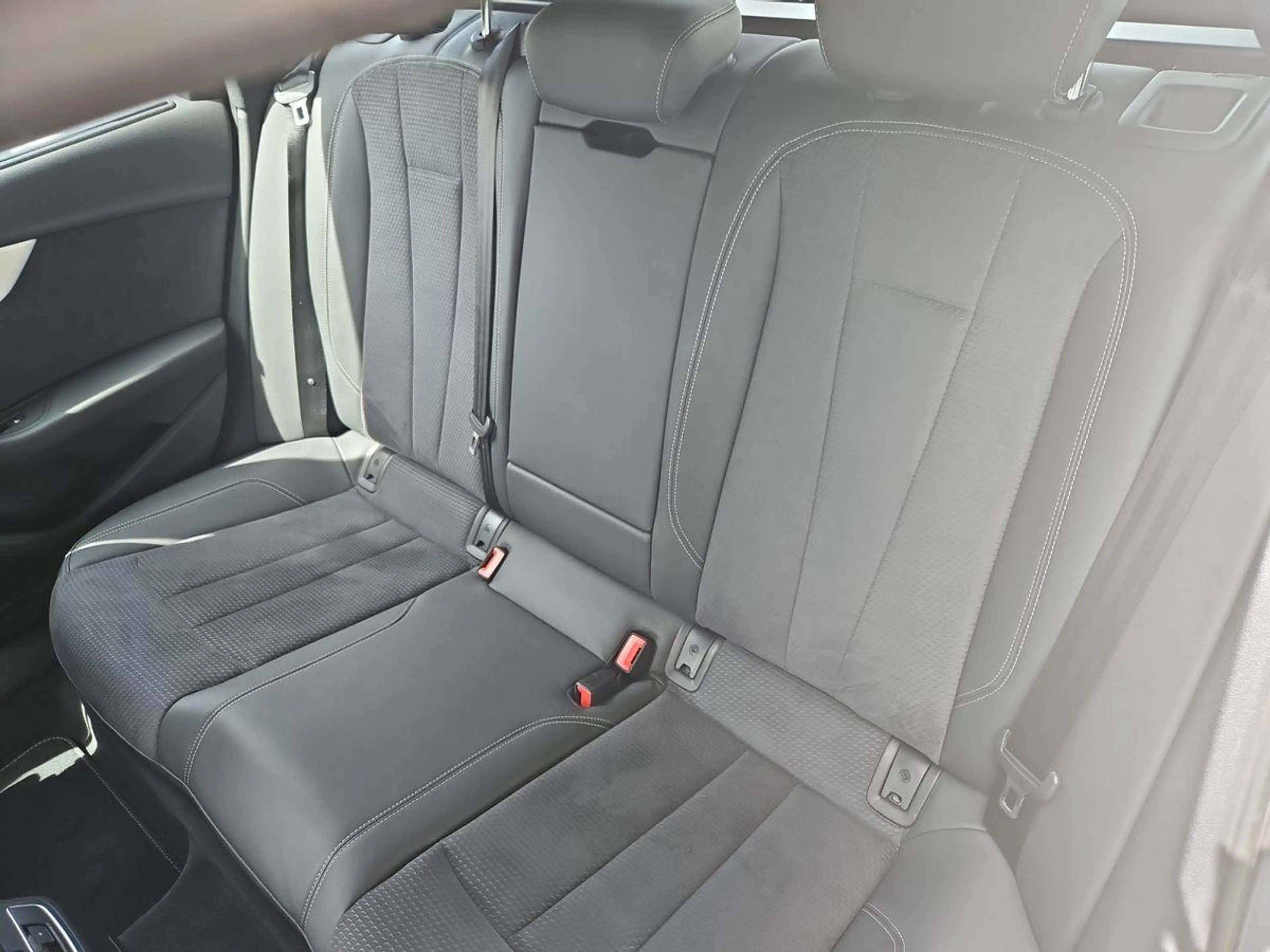 Audi A4 Avant 40 TDI quattro S-LINE+MATRIX+AHK+NAVI — photo 13