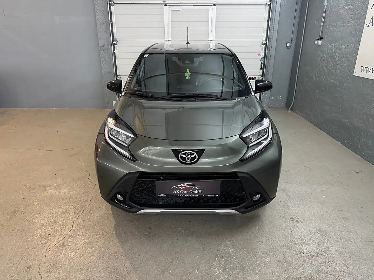 Toyota Aygo X 1,0 VVT-i Explore CVT Automatik Grau - 2