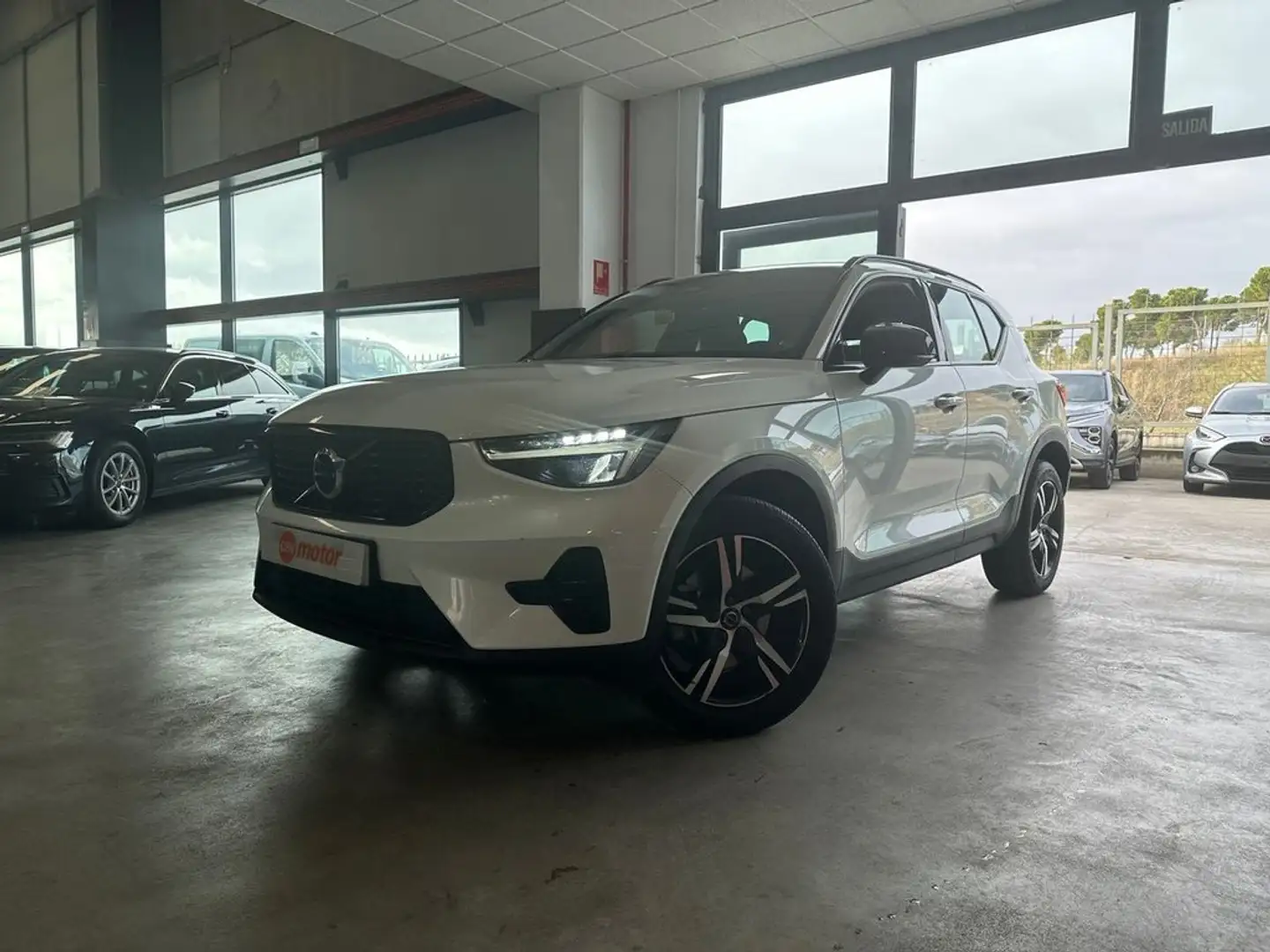 Volvo XC40 2.0 B3 G Plus Dark Auto Blanco - 2