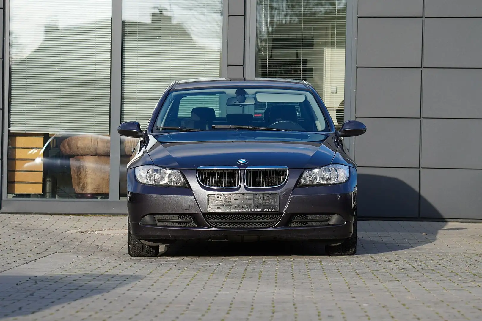 BMW 320 i Lim. Gris - 2