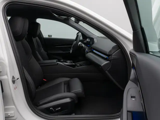 BMW 5 Series view 24