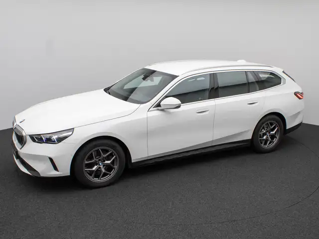 BMW 5 Series view 12