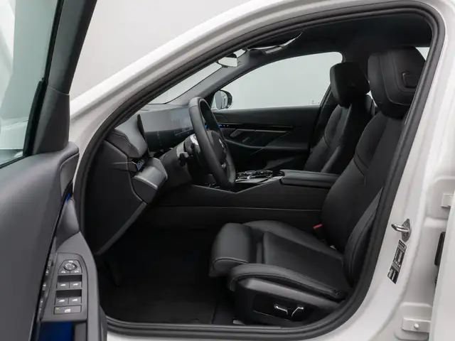 BMW 5 Series view 19