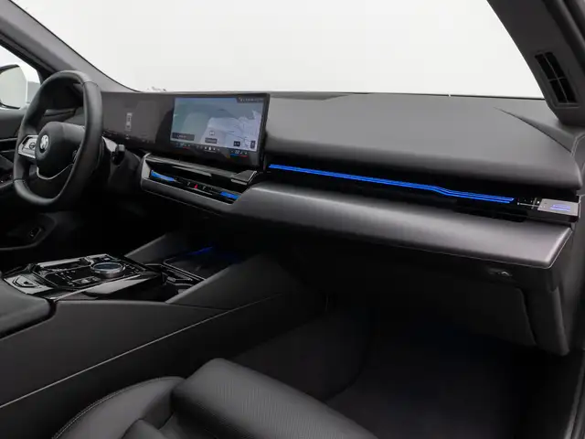 BMW 5 Series view 23