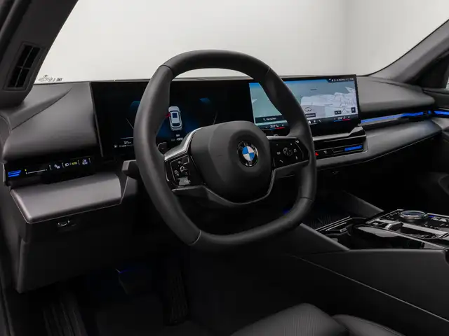 BMW 5 Series view 20
