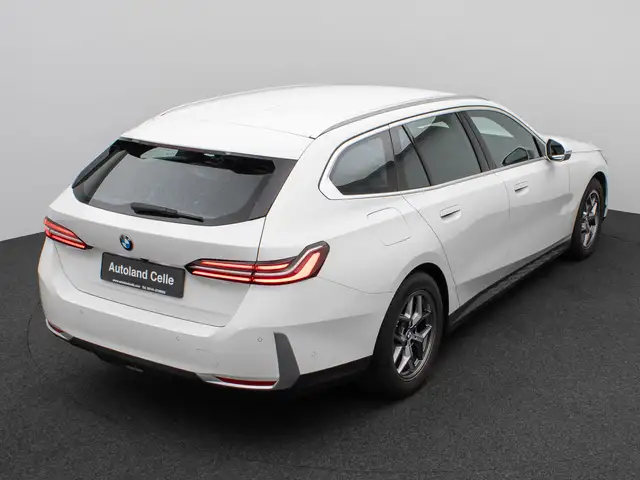 BMW 5 Series view 7