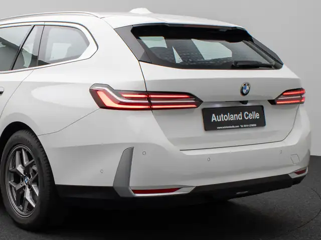 BMW 5 Series view 14