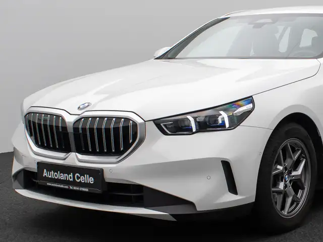 BMW 5 Series view 16