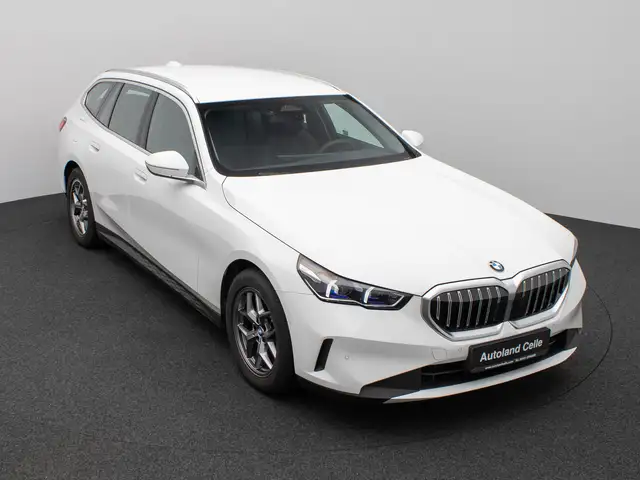 BMW 5 Series view 3